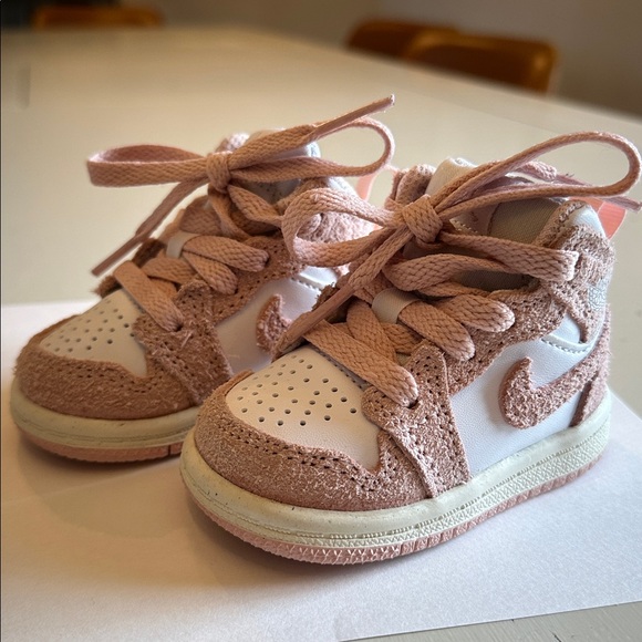 Jordan 1 Mid SE Toddler Girls - Picture 1 of 4